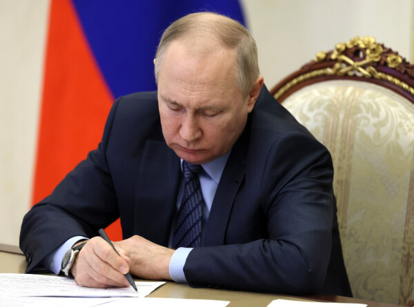 Путин подписал закон о повышении прожиточного минимума до 14 375 рублей в 2023 году