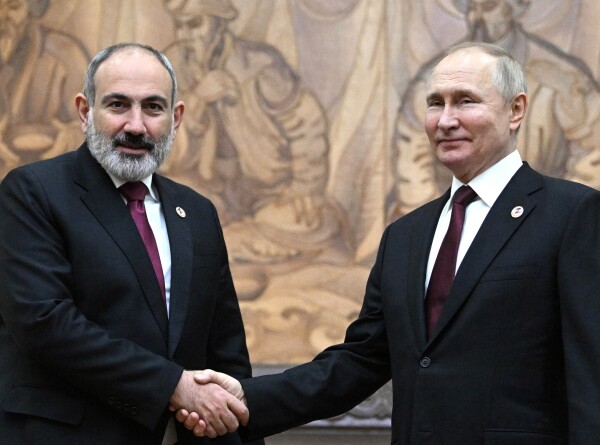 Путин и Пашинян обсудили двусторонние отношения на саммите ЕАЭС в Бишкеке