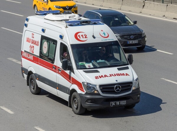 Трамвай протаранил автобус в Стамбуле, больше 30 человек пострадали