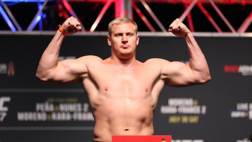 Российский боец MMA Сергей Павлович победил американца Блэйдса с рекордом UFC