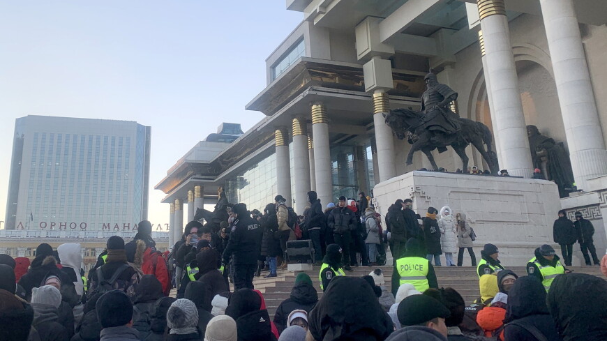 Совбез Монголии не обсуждал вопрос о роспуске парламента из-за протестов