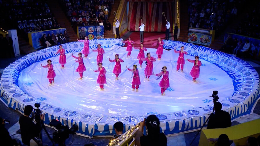 Новогоднее представление для детей устроили в цирке в Душанбе