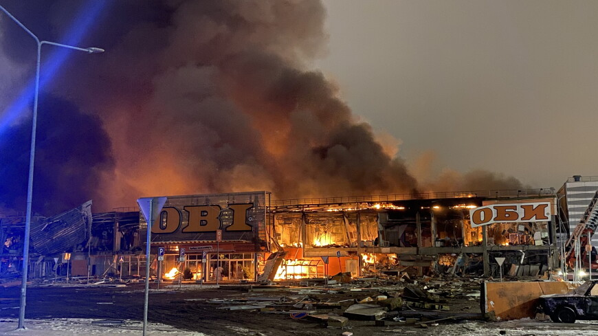 В строительном отделе горящего магазина OBI в Химках произошли взрывы