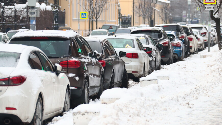 Стоимость парковочных мест в Москве снизилась на 27 улицах