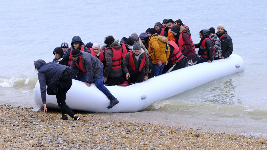 Лодка с мигрантами потерпела крушение в проливе Ла-Манш