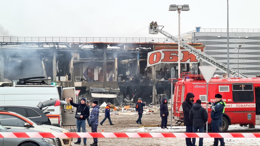Тушение пожара в ТЦ в Химках осложняли взрывы в магазине стройматериалов