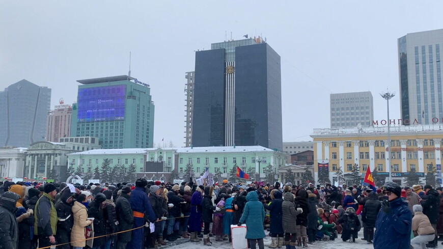 Женщины в Монголии в минус 20 протестуют раздетыми против хищений угля