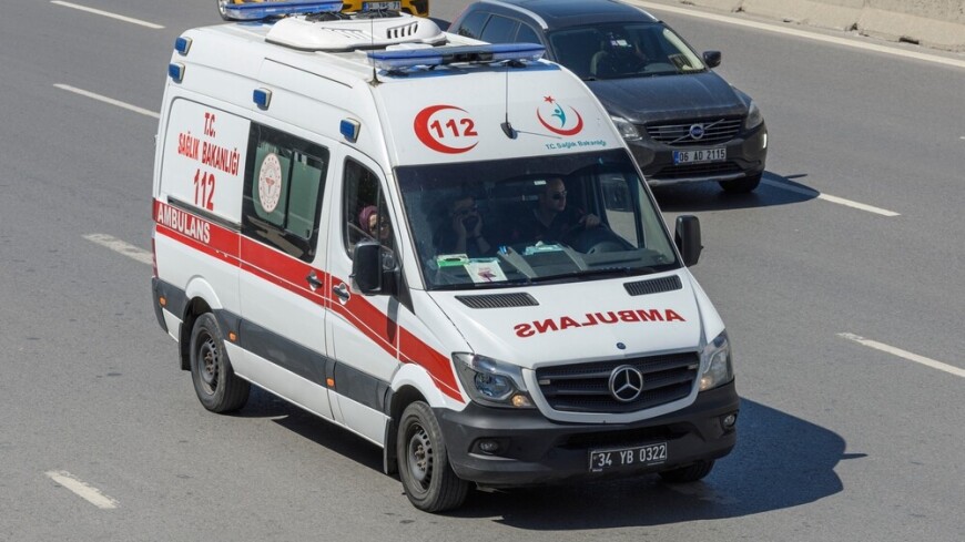 Трамвай протаранил автобус в Стамбуле, больше 30 человек пострадали