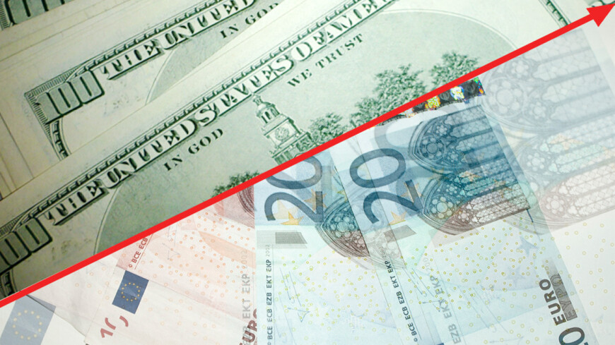 Банк России повысил курсы доллара и евро на выходные и понедельник