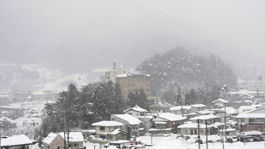 Мощные снегопады обрушились на Японию