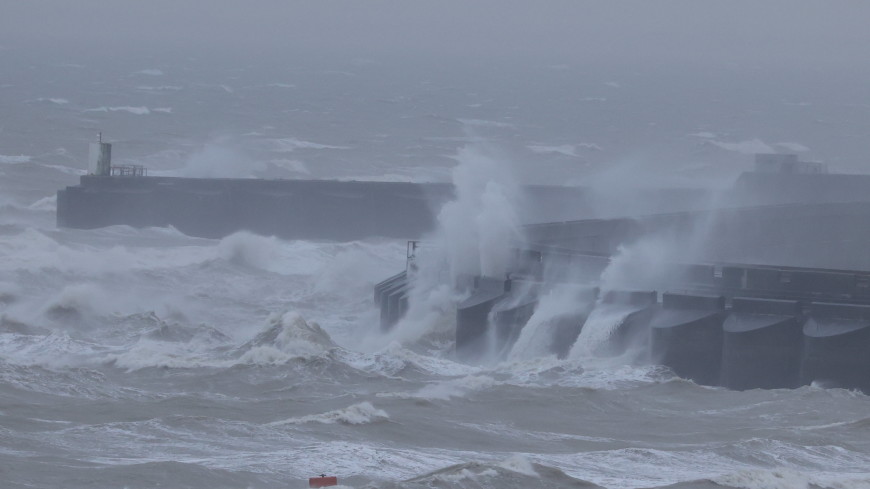 Удар «Юниса»: новый шторм из Атлантики унес жизни десяти человек в Европе