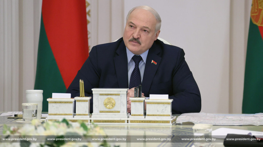 Лукашенко потребовал от военных обратить особое внимание на западные границы