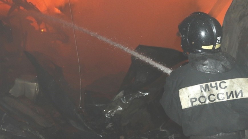 Школу во Владивостоке охватил крупный пожар