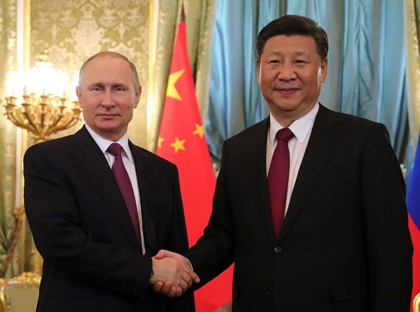 МИД КНР: Си Цзиньпин и Владимир Путин поддерживают тесные контакты