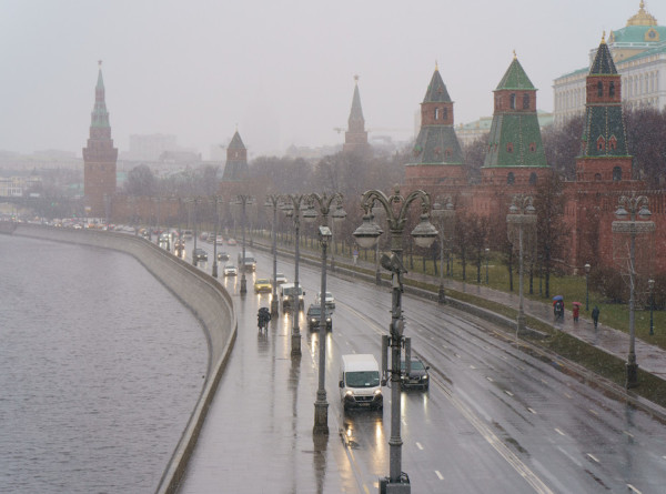 Жителям Москвы пообещали дожди и грозы до конца недели