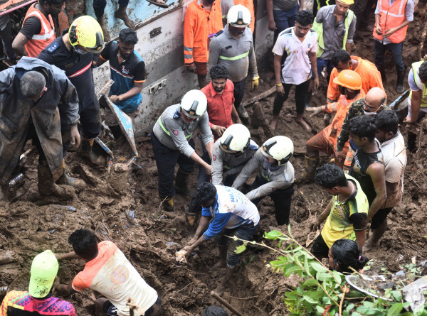 После оползня на востоке Индии нашли тела 37 погибших