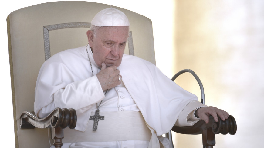 Папа римский ограничит себя в поездках из-за артроза