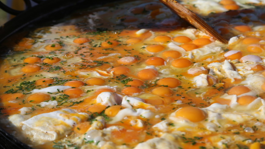 Яичницу из 8 тысяч яиц приготовили в Татарстане