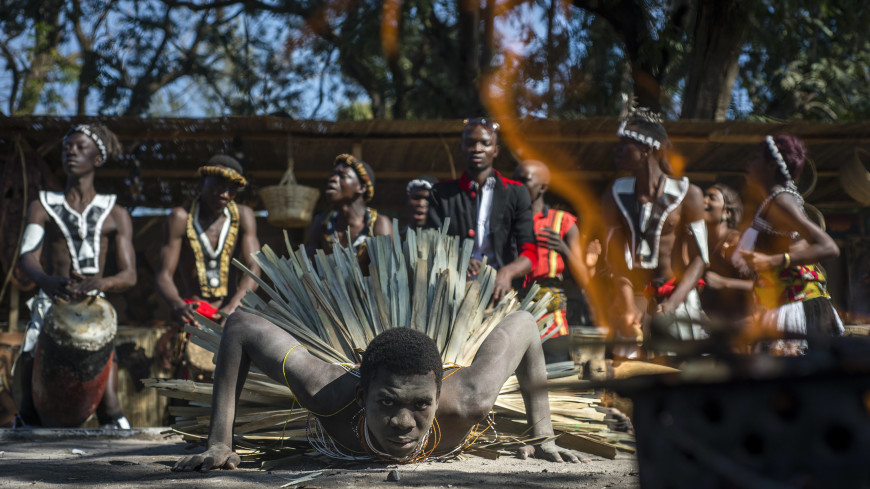 Племя 30. Племя тубу. Африканские традиционные религии Эстетика. Топ 5 удивительных обычаев африканских племен. Африканский кинжал.