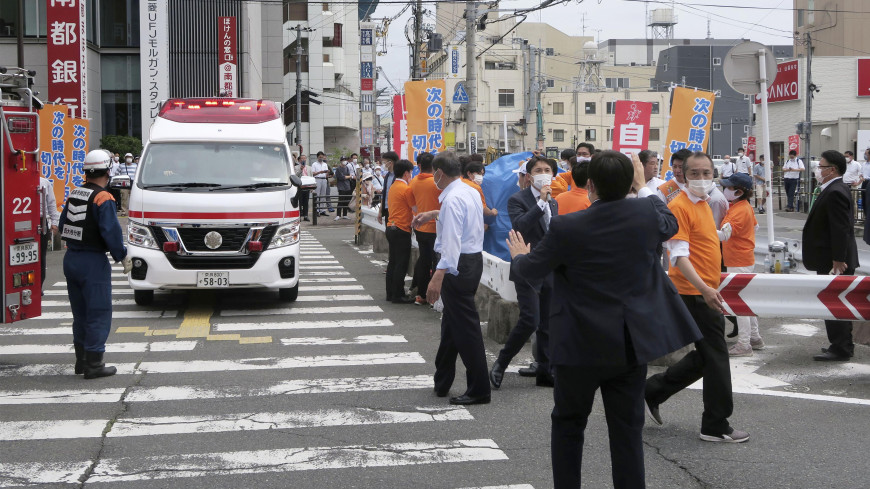 Выстрелы в спину: что известно о покушении на бывшего премьер-министра Японии Синдзо Абэ