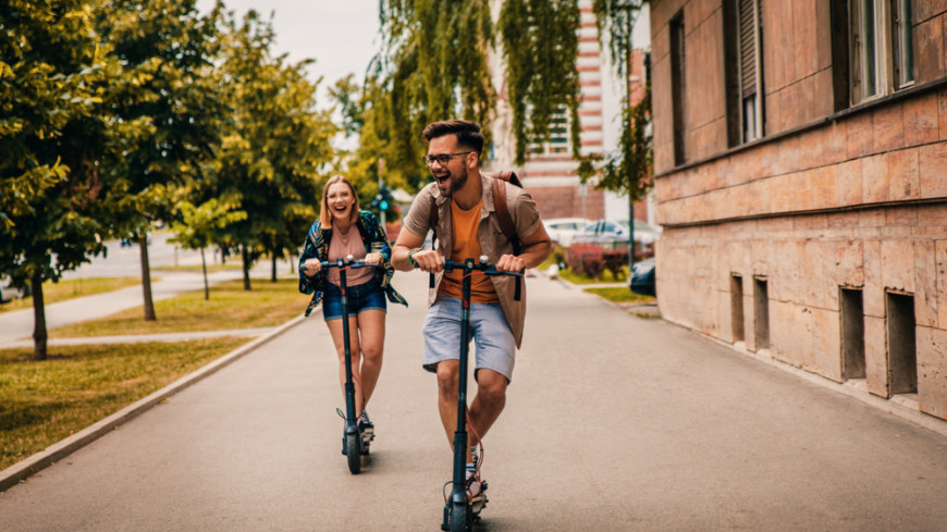Отношения велосипедистов, смокатчиков и пешеходов упорядочат в Беларуси
