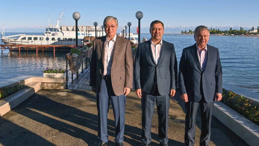 Президенты Казахстана, Узбекистана и Кыргызстана прокатились на теплоходе по озеру Иссык-Куль