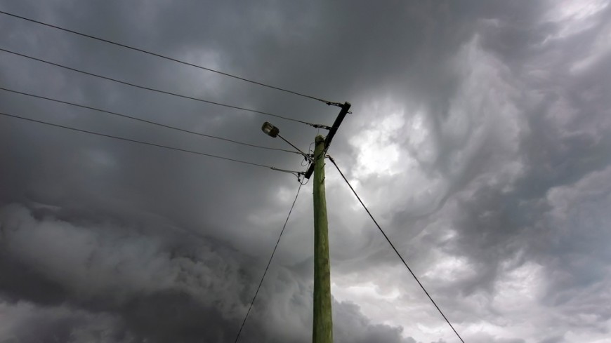 Ураган на западе Казахстана повредил линии электропередачи