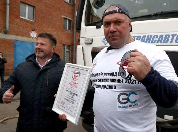 Русский Халк установил новый рекорд по буксировке многотонного автобуса