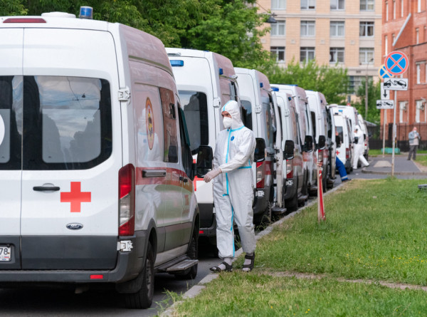 В России за сутки госпитализировали 1202 заболевших коронавирусом