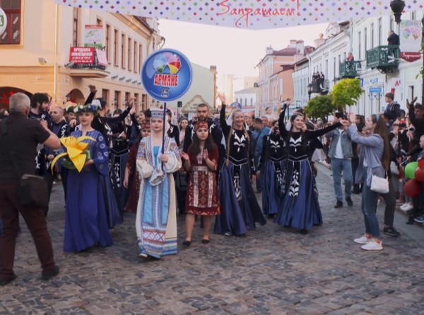 Побывать на карнавальном шествии и попробовать национальную кухню: пять причин побывать на фестивале в Гродно