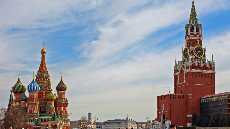 День России: какие фестивали, выставки и шоу ждут жителей Москвы и Петербурга