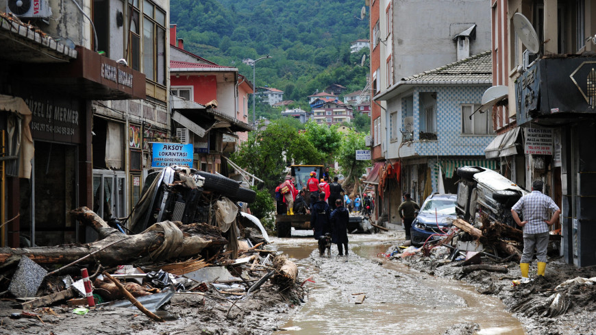 Ливень в Анкаре: за полчаса на город вылилась месячная норма осадков