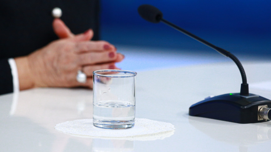 валентина матвиенко, Председатель Совета Федерации, вода, стакан, конференция, форум, пресс-конференция, 