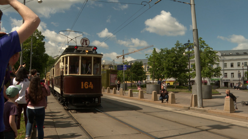 Старинные трамваи проехались по московским улицам