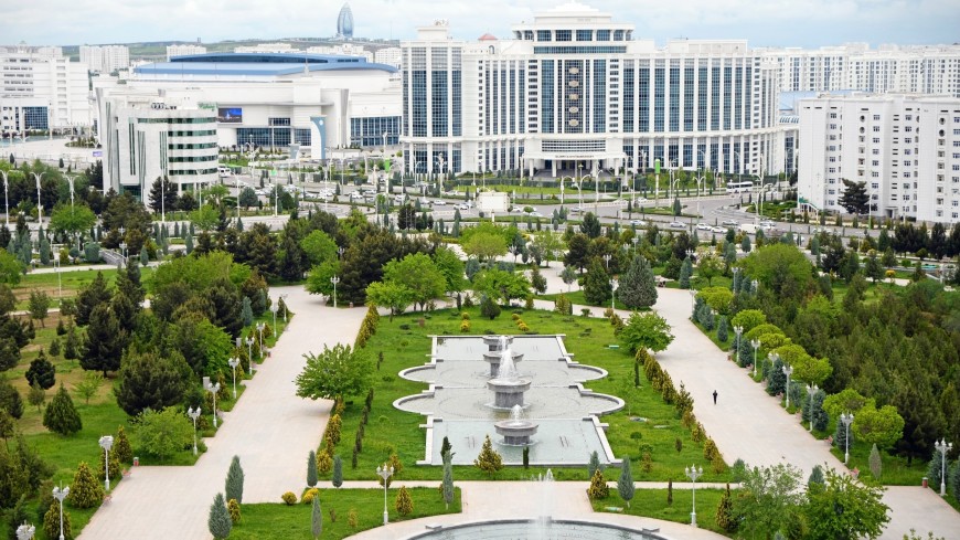 «Визитные карточки» Туркменистана: белоснежные дома, живописные ковры и преданные алабаи
