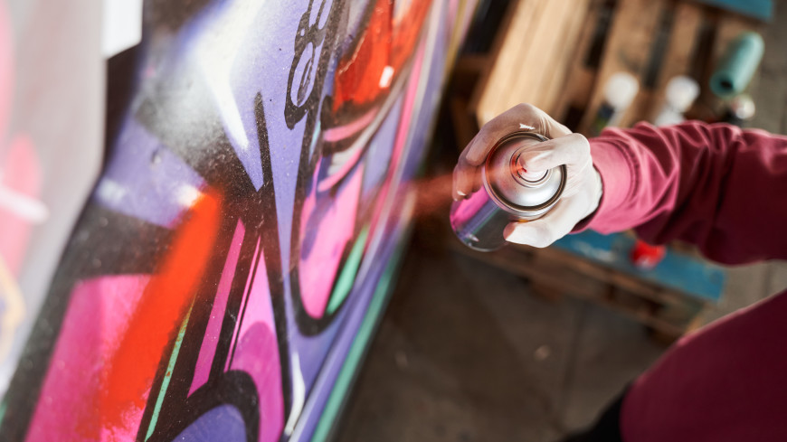 Рисующего граффити, словно человек, робота изобрели в США