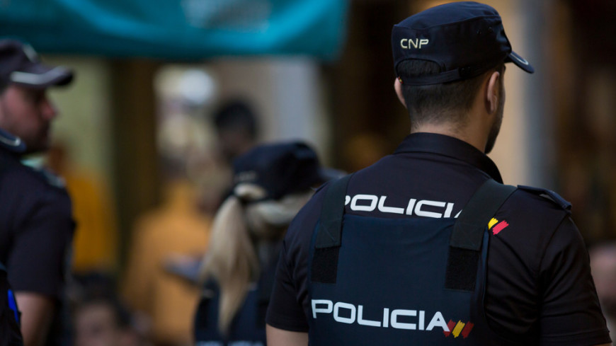 Почти 50 стражей порядка пострадали в Испании при штурме мигрантами границы