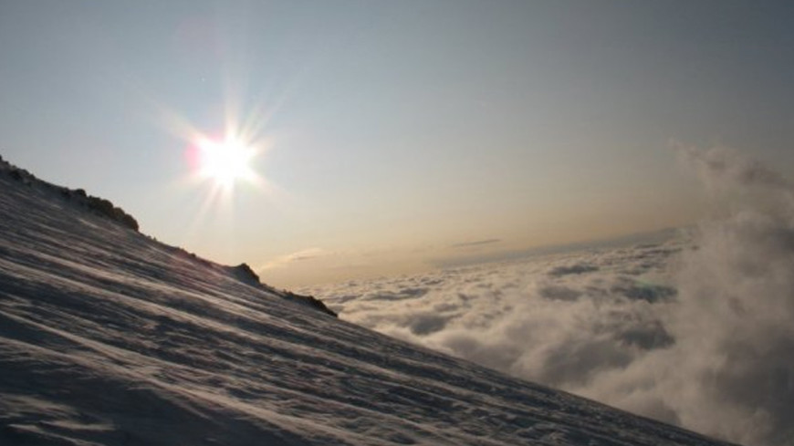 Ушел и не вернулся: на Эльбрусе вторые сутки ищут пропавшего сноубордиста