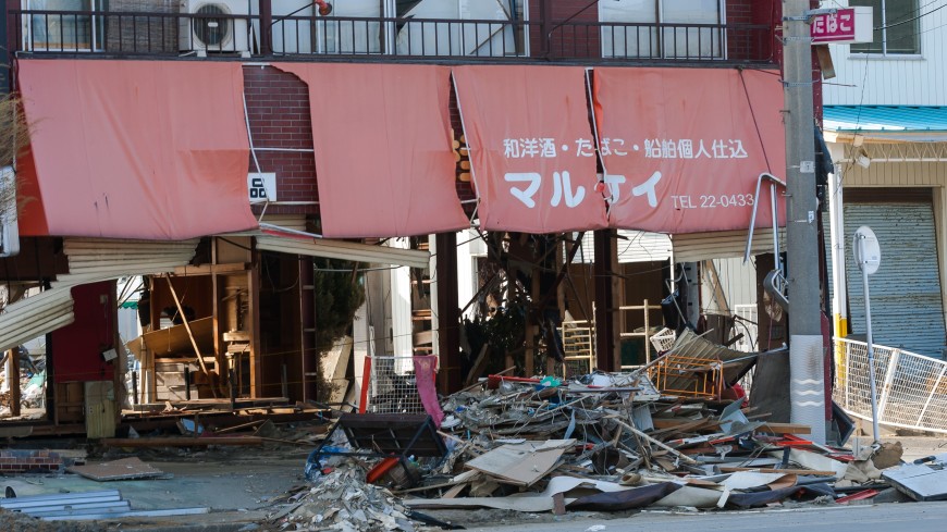 Скоростной экспресс частично сошел с рельсов из-за землетрясения в Японии