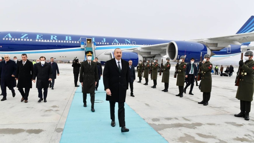 Президент Азербайджана прибыл с визитом в Турцию
