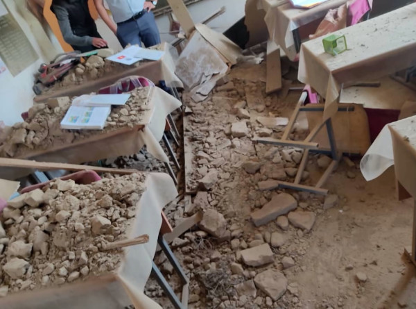 В сельской школе в Кыргызстане обрушился потолок