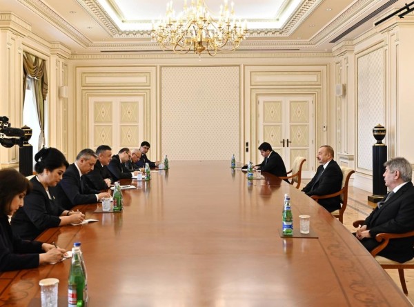 Дружба народов: Ильхам Алиев принял делегацию Узбекистана
