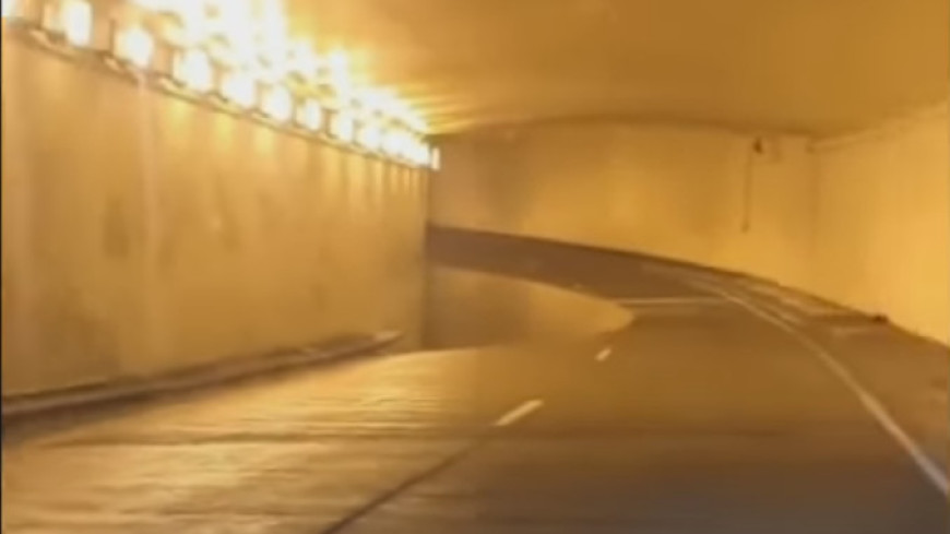 Пугающая иллюзия в тоннеле заставила водителей резко тормозить