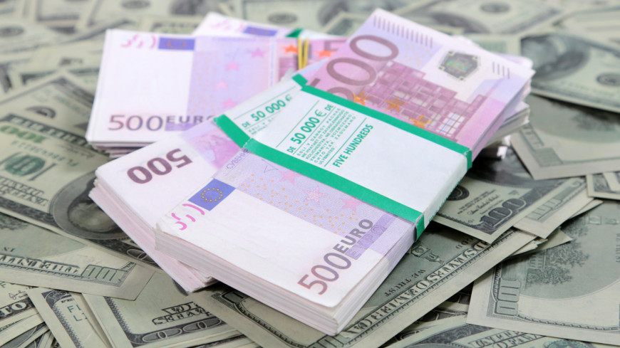 Курс евро опустился ниже 68 рублей впервые с января 2020 года