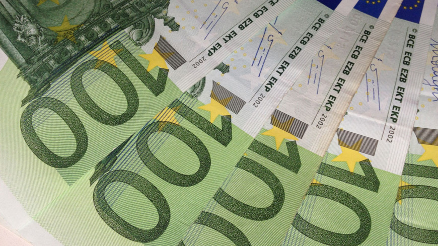Курс евро на Мосбирже опустился ниже отметки в 69 рублей