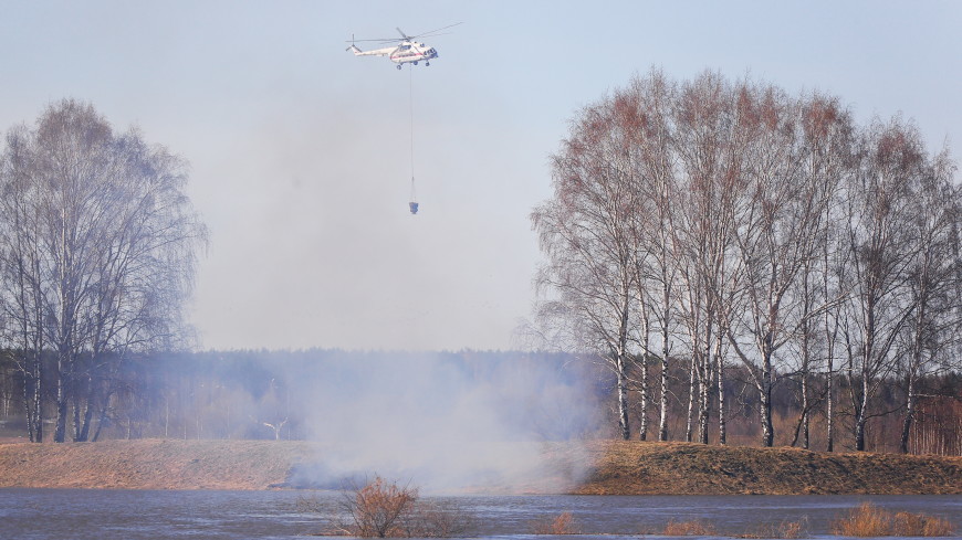 К тушению лесного пожара в Новосибирской области привлекли вертолеты Ми-8