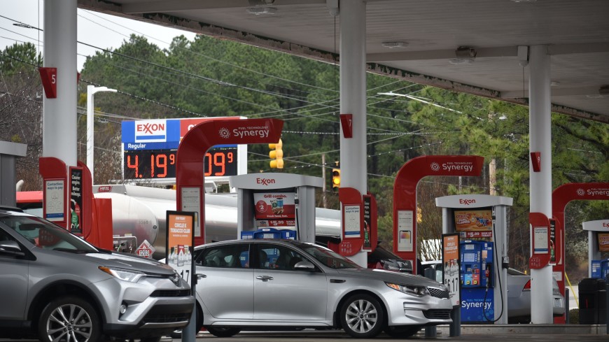 Цены на бензин в США достигли рекордных $4,45 за галлон