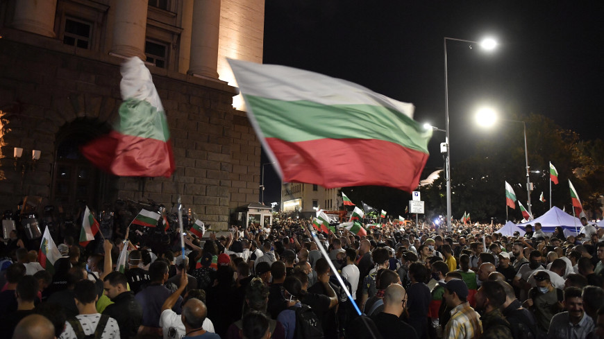 Митинги в Европе: жители Болгарии и Кипра вышли на массовые акции протеста