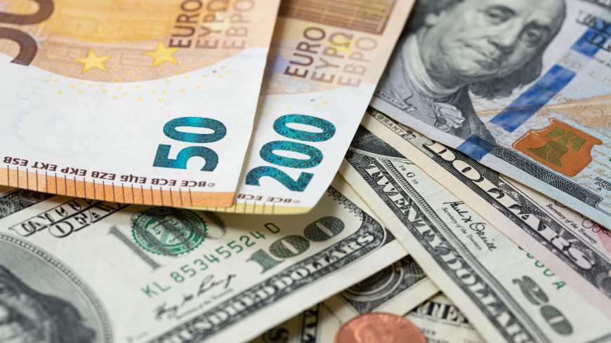 ЦБ установил официальные курсы валют на вторник, 24 мая