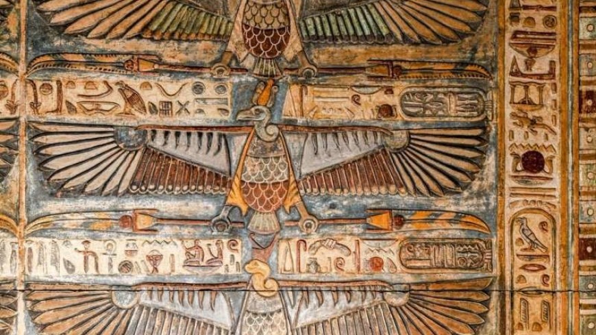 В древнеегипетском храме нашли цветные фрески с изображением богинь